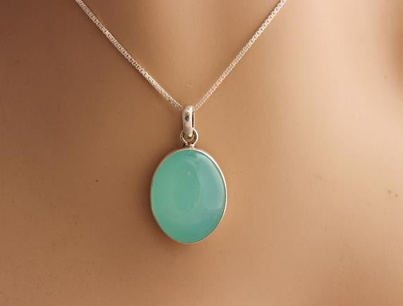 Oval aqua blue pendant chain