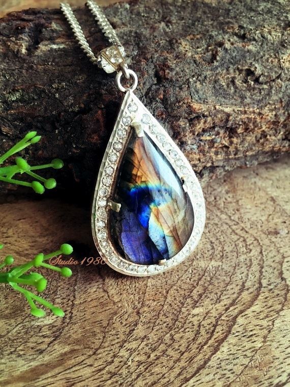 Exquisite Artisan Labradorite Pendant, Gemstone Pendant, Gift for her