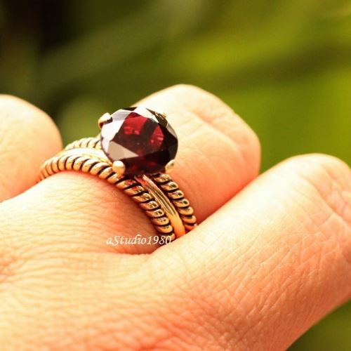 Artisan 18K Gold Garnet ring, Birthstone Ring,handmade stack ring