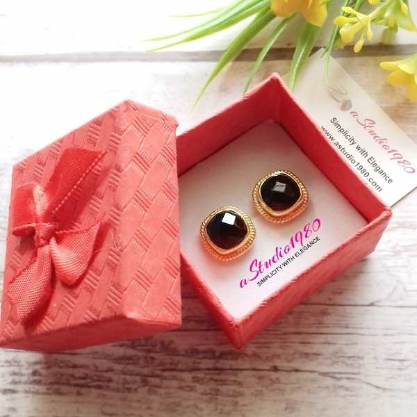 18k Gold studs, black onyx earring, gold earrings
