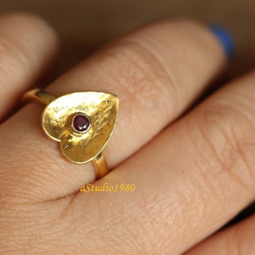 Blue Sapphire ring 18k gold handmade heart gemstone ring
