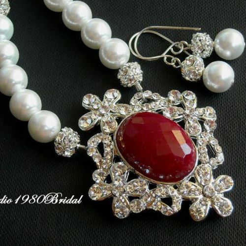 Renaissance Ruby Swarovski Crystal & Pearl Necklace - Etsy Canada | Necklace  etsy, Swarovski crystals, Renaissance necklace
