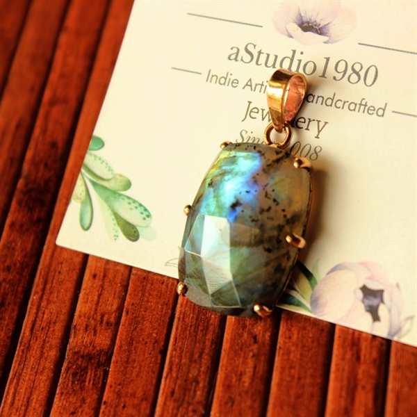 Gold Labradorite pendant - 18k gold  handmade pendant - gemstone