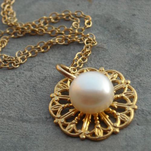 Gold Vintage filigree necklace - bridal necklace - Pearl necklace - Pendant necklace
