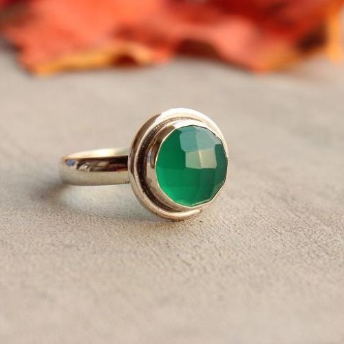 Green onyx ring, Emerald green silver ring, Round faceted ring