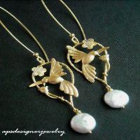 Humming bird bridal mat gold swarovski crystal pearl earrings