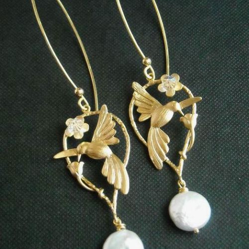 Hummingbird earrings, bridesmaid earrings -  Mat gold swarovski crystal pearl earrings