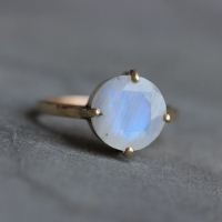 Rainbow moonstone Ring, 18k Gold solitaire moonstone ring