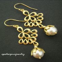 Wedding day bridal swarovski crystal gold pearl earrings